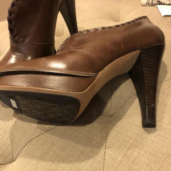 Ugg - Picture 3 of 3